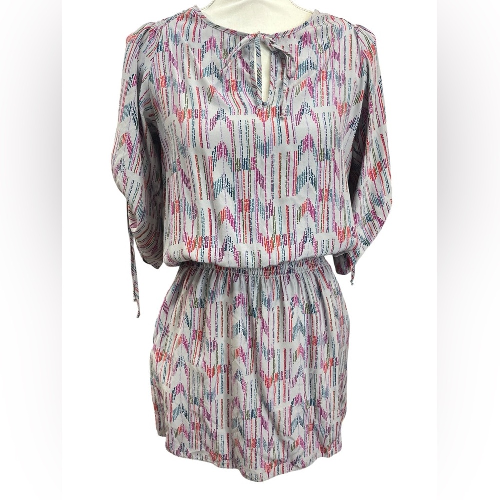 Parker 100% Silk Chevron Print Mini Dress M Pink Gray Keyhole Boho Festival - Picture 2 of 11